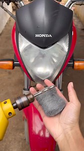 3.1M views · 10K reactions | Tutorial menyucikan kotoran pada Lampu motor / mobil anda. bikin di rumah aja ya 藍✌ #reelsfbシ #honda #civic #cleaning #washer #headlamp #lampu #lucu #funnyvideo #funny #tutorial #fyp #coaching #reelstrending #fbreelsfypシ゚ #bikelife #motorcycle #bikers #ngakak | M Akmal Zohizam | Facebook