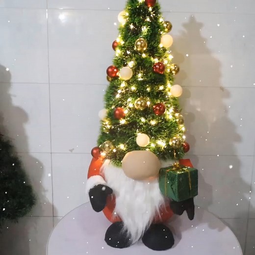 DIY Christmas gnome with tree hat | Viral Clip