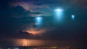 Schock-Video zeigt: Alien-Alarm! Kann sich DIESES UFO unsichtbar machen?