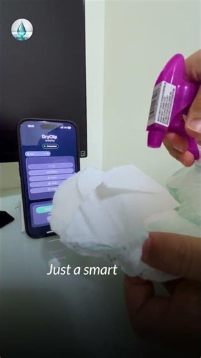 This tiny clip tells you instantly when a diaper gets wet.