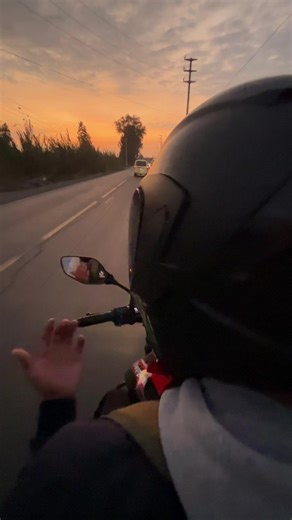 Escapando Juntos: Aventura en Moto