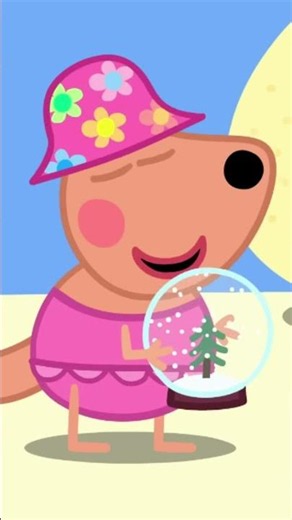 Peppa Learns About Christmas at the Beach With Delphine Donkey! 🏝️ #peppapig #shorts