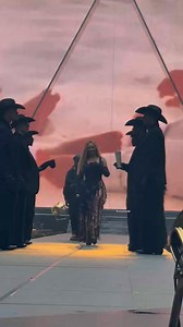 Video credits: Rebecca Tik tok | Whó Mè