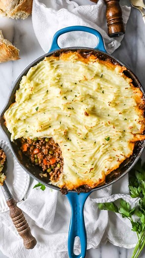 My ultra-cozy shepherd’s pie recipe is so hearty and satisfying, you will be hard pressed to not go back for seconds. Flavorful lamb or beef, crisp-tender veggies, and a silky homemade gravy all topped with fluffy mashed potatoes…this is true comfort food! Much like my salisbury steak, this 100% from-scratch recipe tastes SO much better (and is better for you) than one made with store-bought soup or gravy mix. We’ll use a handful of simple pantry staples to create an impressive depth of flavor e