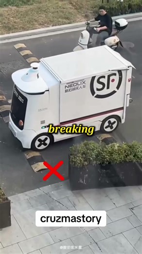 This Chinese delivery robot/car is so magical—mind blown!#shoutout