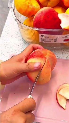 Quick and Clean Slicing of a Ripe Fresh Peach for a Healthy Snack
