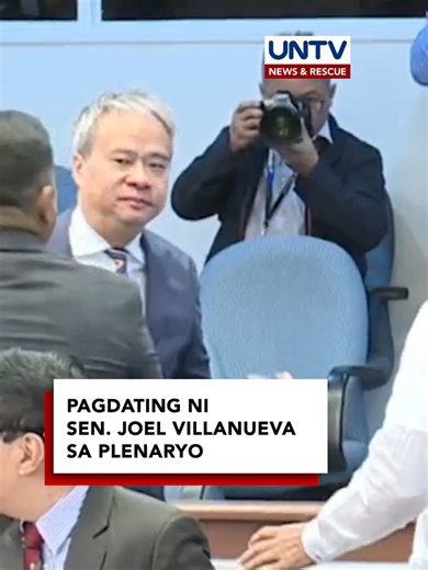 𝐏𝐀𝐍𝐎𝐎𝐑𝐈𝐍: Pagdating ni Senator Joel Villanueva sa plenaryo ngayong umaga para sa special session. - Jed Nerecina, UNTV News and Rescue #untvnewsandrescue #untv #newsph