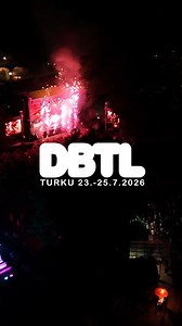 DBTL-KAUPUNKIFESTIVAALIT JUHLITAAN TURUSSA HEINÄKUUSSA - ESIINTYMÄSSÄ NÄHDÄÄN HUIPPUNIMIÄ! 😍 Down by the Laituri -festivaalit juhlitaan Turussa torstaista lauantaihin 23.-25.7.2026 ja festivaalialue Turun Tuomiokirkon kupeessa pysyy edelleen tapahtuman upeana näyttämönä. Alueella nähdään viime vuoden tapaan kaksi päälavaa, joista molemmat täyttyvät kotimaamme huippuesiintyjistä. Lisäksi kesän festivaaleilla esiintyy yksi ulkomaalainen yhtye. TARJOLLA ON HUIPPUESIINTYJIÄ NIIN KOTIMAASTA KUIN ULK