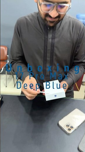 Unboxing iPhone 17 Pro Max Deep Blue