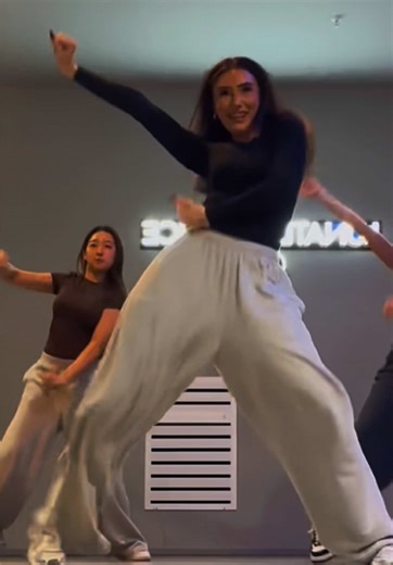 ANDERE LIGAAA 👑📈 @rafcamora Für immer ein Banger !! 💪🏻 #andereliga #femaleclass #lunatixdance #choreo by me :))