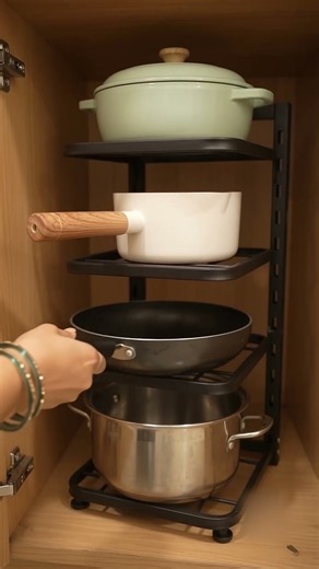 Neeche Wali Kadhai Nikaalo Toh Sab Gir Jaata Hai? 4-Tier Adjustable Pot Rack 🍳 #Shorts