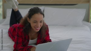 happy smile, carefree, typing text, laptop computer, in bed, woman typing on computer Answer the phone, look at the screen, have fun chatting on social media.
