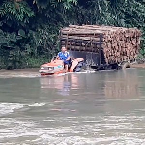 Overloaded tractor attempts dangerous crossing 🥵 | Supercar Blondie