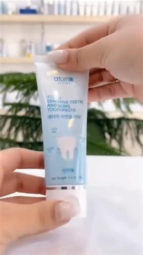 Atomy Sensitive Teeth & Gum Toothpaste (100g x 3 tubes) 𝑹𝒆𝒍𝒊𝒆𝒗𝒆𝒔 𝒔𝒆𝒏𝒔𝒊𝒕𝒊𝒗𝒆 𝒕𝒐𝒐𝒕𝒉 𝒑𝒂𝒊𝒏 & 𝒑𝒓𝒆𝒗𝒆𝒏𝒕𝒔 𝒈𝒖𝒎 𝒅𝒊𝒔𝒆𝒂𝒔𝒆𝒔 ✓ Tooth sensitivity treatment ✓ Prevention of gum diseases ✓ Caries prevention ✓ Plaque removal ✓ Prevention of periodontal disease 💡Good to know: The 2 main causes of tooth sensitivity and toothache 1⃣ Damage to the enamel: over-brushing, teeth grinding, cavity, acidic food intake (such as fruits & juices) 2⃣ Exposed tooth root: gum disease,