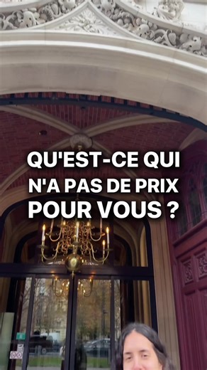 Et toi, tu répondrais quoi ? On parle toujours de prix. Mais il y a des choses… qui n’en ont pas. On a posé la question à l’équipe de la Cité de l’Économie 👀 On en parle dans notre exposition temporaire « Les Mystères de l’Argent » l’expo-jeu de la Cité de l’Économie 🏛️ 📍 Paris 17e 👧 À partir de 6 ans 🎟️ Infos & billets sur notre site. #microtrottoir #argent #musee #question