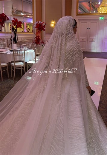 Beautiful Ivory Wedding Dress for Sale in London