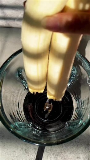 Have you ever tried this smoothie? #smoothie #nutrition #recipe #nutritiontips #wellnessjourney #hearthealth #brainhealth | Elevatemindhq