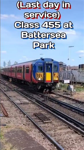 [LAST DAY IN SERVICE] Class 455 at Battersea Park #southwesternrailway #class455 #shorts