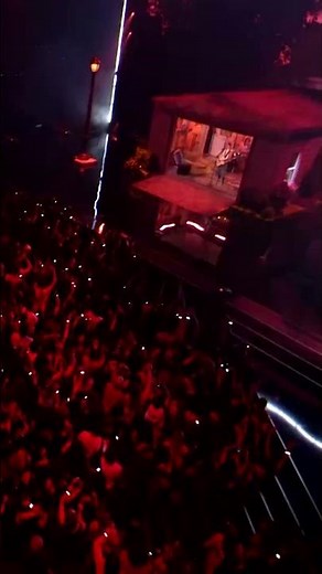 Halsey absolutely slayed her performance of 'Ego' at the 2024 #VMAs 🎸🚀💥