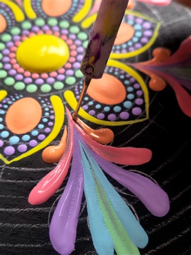 Ooo this palette though 😍🎨 Started a new mini mandala and it’s giving all the spring vibes… and I am more than ready for it 🌷 Really loving working with these new stencils too they’ve opened up so many more options and sparked loads of new ideas. It feels like everything’s flowing a bit easier. I don’t think it’s even possible to get bored with mandalas… there are just so many possibilities 😄✨ #mandalaart #mandalapainting #dotmandala #springvibes #creativeflow