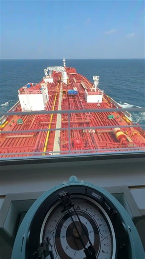 Why Ships 🚢 Use Two Compasses😇? Gyro vs Magnetic Compass 😱#merchantnavy #ship #sea #minivlog