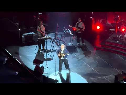 Lewis Capaldi - Hold Me While You Wait (Toronto 2026)