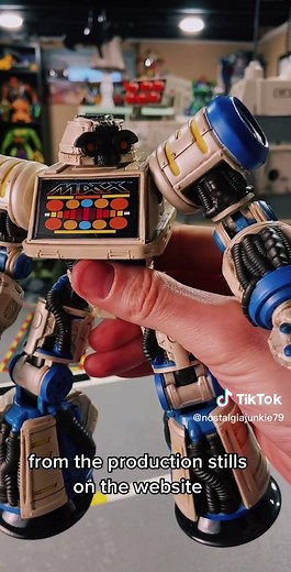 Maxx Steele: Reviving 80s Nostalgia with Robots