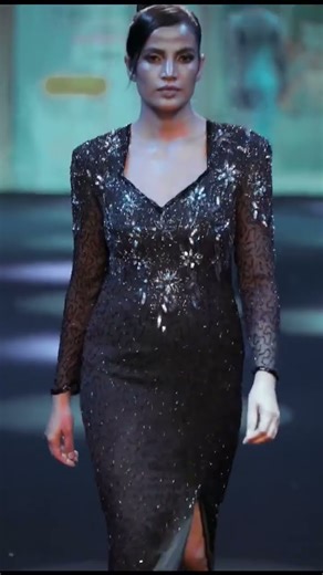 🔥🔥 #catwalktour #runway #fashion #catwalk#fashionshow #model #supermodel