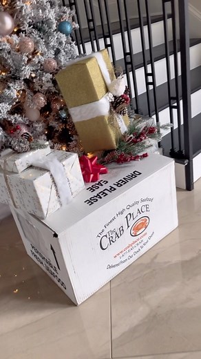 Delivering the top 10% of the seafood in the nation to your doorstep… Order online (www.CrabPlace.com). | CrabPlace.com