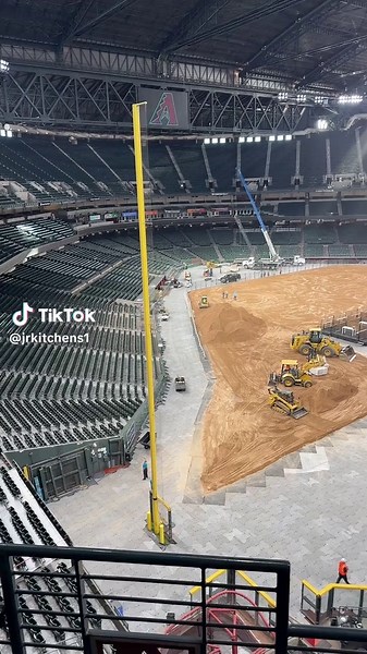Hondo rodeo day 2. Almost done with this one #hondorodeo #caterpillar #Phoenix #heavyequipment #trucking