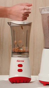 Trasforma la tua cucina in un laboratorio di gusti e sapori con i frullatori Girmi 😋 Dai frullati energetici alle creme vellutate, dai cocktail frizzanti alle salse cremose, questo frullatore è il tuo alleato per creare ogni tipo di delizia culinaria. Preparati a stupire i tuoi ospiti con creatività e gusto 🚀 Scopri tutta la gamma di frullatori Girmi visitando sito. | GIRMI