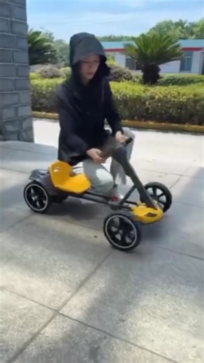 🚗💨 Give your child hours of safe fun! This sturdy, stable, and super easy-to-drive pedal kart will delight little adventurers 😍 ✔ Wide & stable wheels ✔ Maximum comfort ✔ Ideal for outdoor use 🎁 The perfect gift for getting active and having fun! 👉 Order now! | Game 2