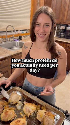How much protein do you actually need per day? Here’s the simplest way I explain it to beginners (no tracking, no apps, no chaos): 1️⃣ Most women do best around: 0.7–1.0g of protein per pound of bodyweight BUT if you don’t track → use food-based visuals instead: 2️⃣ Think: 3 palm-sized servings per day Your palm = roughly 25–30g of protein. Examples: • 1 palm chicken = 25–30g • 1 palm ground turkey = 25–30g • 1 palm steak = 25–30g • 2 eggs 2 oz egg whites = ~20–25g • 1 Greek yogurt cup = ~15–20g