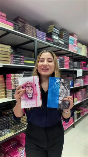 O Dia dos Namorados está chegando… e os presentes com mais significado sempre permanecem ✨ Já começamos a preparar algumas condições especiais no site! Está INCRÍVEL, imagina receber Então essa é a hora perfeita pra escolher uma Bíblia especial para alguém que você ama 🤍