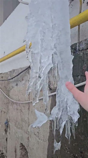 the biggest icicle in Romania