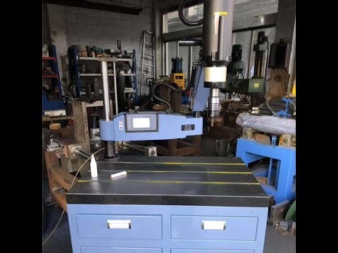 Horizontal tapping of the tapping machine
