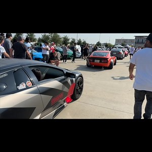 Fairlady 240Z vs Lambo at a car show! Who gets more attention?! ダットせン２４０Z 対ランボルギーニ！どちらが人気になりますか？#datsun #Nissan #240z #fairladyz #jdm #lambo #lamborghini #murcielago #supercar #car #cars #carshow #popular #japanese #italian | Steve's POV スティーブ的視点