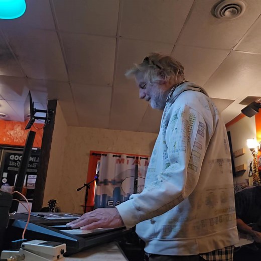 VARIETY OF BEES ... B is the root note. ... F# sharp. It is the perfect fifth .. CHORDTEACHER.com | Andy Willoughby | Facebook