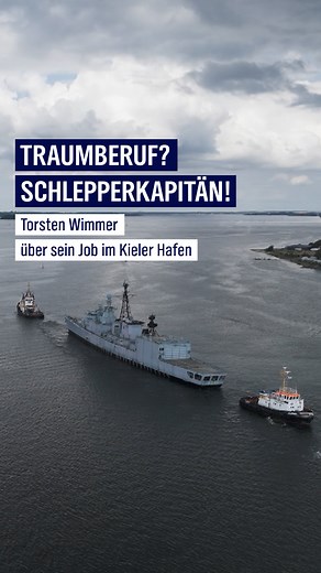 Ohne Schlepper läuft im Hafen wenig. Kapitän Torsten Wimmer und sein Boot „Kiel“ bringen selbst die ganz großen Pötte sicher durch die Förde – dank rund 6.000 PS. Zuletzt haben sie die Fregatte „Karlsruhe“ in einer nächtlichen Elf-Stunden-Fahrt von Flensburg nach Kiel begleitet. /www.ndr.de/fernsehen,sendung-23896.html | NDR Fernsehen