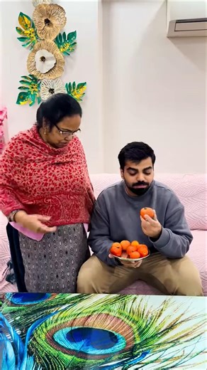 Gaurav ki tarha aapko bhi tamatar mazedar lagte hai #gauravaroravlogs #youtubeshorts #shorts
