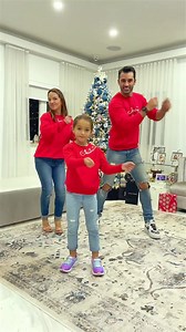 ¿Quién dice que no te puedes llevar bien con tu ex? 😊 Adamari López y Toni Costa la pasan genial con su hija Alaia ❤️ (Video: Instagram) | Quién