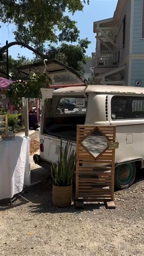 They say time moves a little slower in the Lowcountry, and on Thursdays in Bluffton, we wouldn't have it any other way. 🧡 From a stroll through the Farmers Market to catching the breeze off the May River, there’s magic in the everyday here. Want to find your own favorite corner of town? Click the link and discover Bluffton: https://bit.ly/4q6MZ7k 📷 IG: ryanstrauss3 | Explore Bluffton