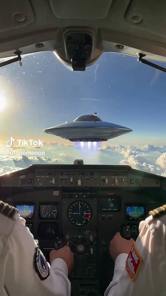 Clear Cockpit UFO Sighting Captured on Film