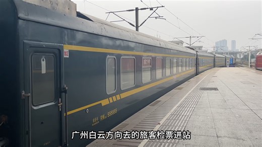 实拍K1079次列车进武昌站，为啥车站广播深受好评？