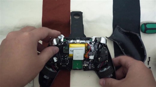 小鸡手柄G4拆解 RT键失灵