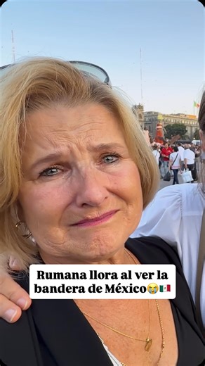 1.6M views · 564K reactions | Mi mamá llora al ver el amor y respeto que tiene México a su bandera#mexico #mexicocity #cdmx #vlog #reels #diademuertos | Cygnus & Romantic Corner | Facebook