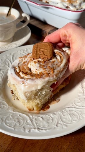 at this point, you can probably tell that i have a deep emotional connection with cinnamon rolls — and i’m honestly still dreaming about these biscoff cinnamon rolls 🥹 they’re pillowy soft, gooey in the center, and filled with a warm, rich cinnamon cookie butter filling that’s studded with crushed Biscoff cookies and melts into every swirl ✨ baked to those perfect golden edges and finished with a smooth cream cheese frosting — they’re simply to-die-for when served fresh from the oven with a hot