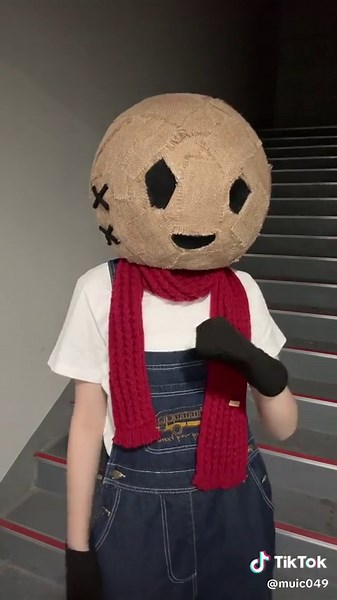 Eddie Mason's Angle of Death Cosplay