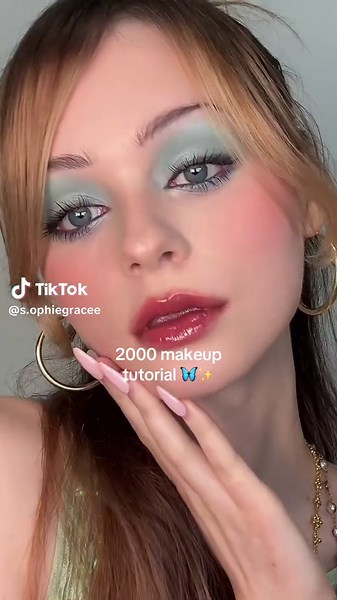 Gwen Stefani 2000s Inspired Makeup Tutorial