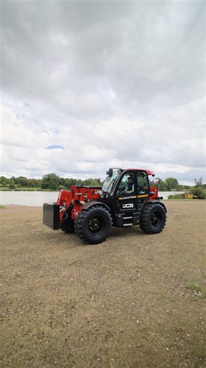 Red-y to go. Meet the JCB 542-100 AGRIXTRA Loadall in red finish for the Austrian Fire Service. | JCB